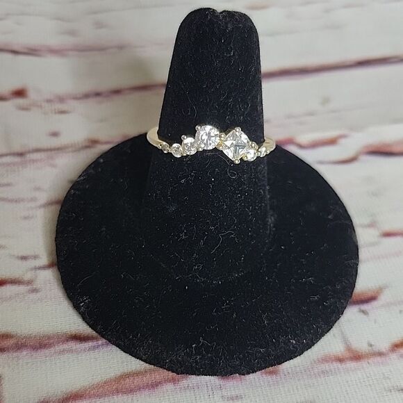 Unbranded Cubic Zirconia Ring Size 7 - Picture 2 of 5